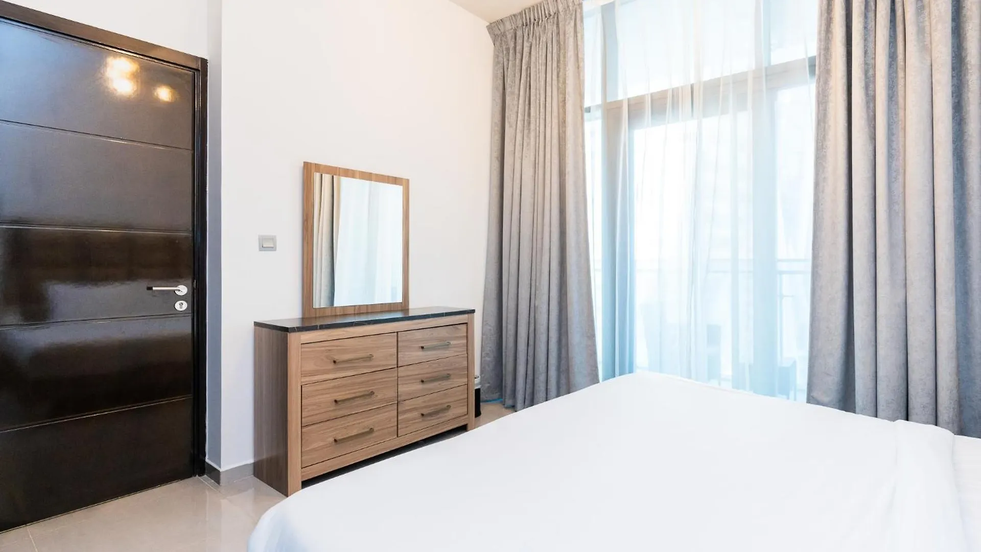 Citihome-1Br In Merano Tower At Business Bay Dubai 0*,